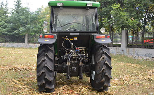 尊龙凯时-1104型拖拉机