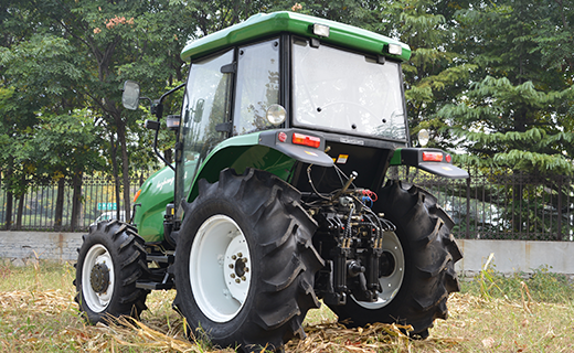 尊龙凯时-1104型拖拉机