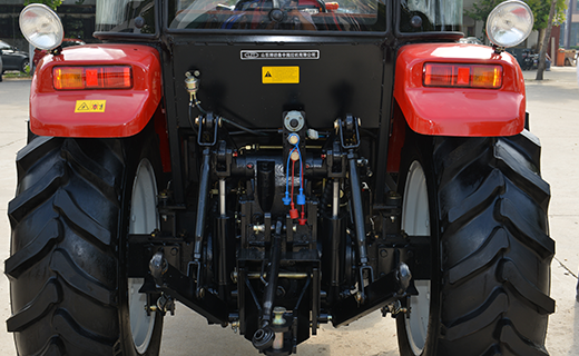 尊龙凯时-600型拖拉机